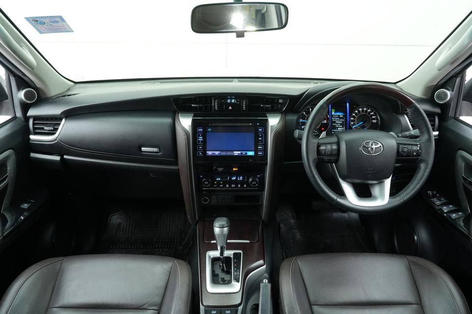 2020 TOYOTA FORTUNER 2.4 V 2WD SUV สีขาว เลขไมล์ 118221 กม. 10