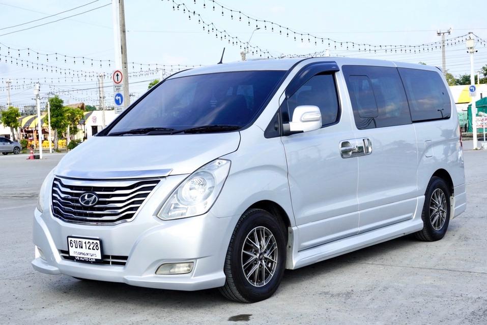 Hyundai Grand starex 2.5 Vip 7 ที่นั่งเครื่องยนต์: ดีเซล เกียร์: ออโต้  ปี : 2011 สี: เทา