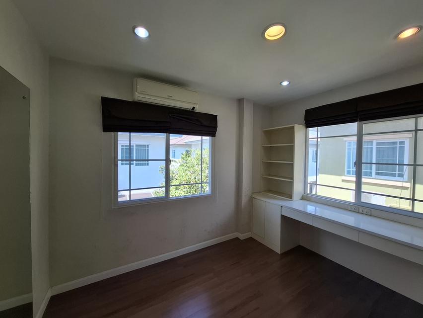 ขายบ้านเดี่ยวหรู พร้อมอยู่ ในโครงการ มัณฑนา พระราม 9 – ศรีนครินทร์ แถมเฟอร์นิเจอร์ และแอร์ 5 เครื่อง 9