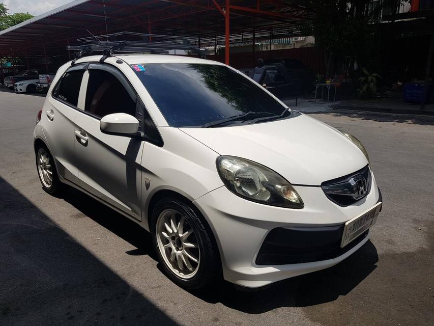 HONDA BRIO 1.2 V 1,200 cc  สีขาว รถบ้านมือเดียว 1