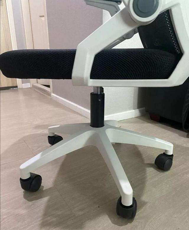 เก้าอี้ทำงานสีขาวดำ 4