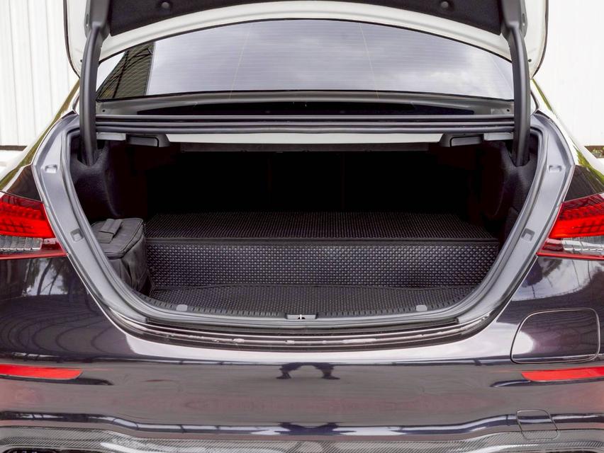 Mercedes-Benz E300e Plug-in Hybrid AMG 2021 จด 2023 9