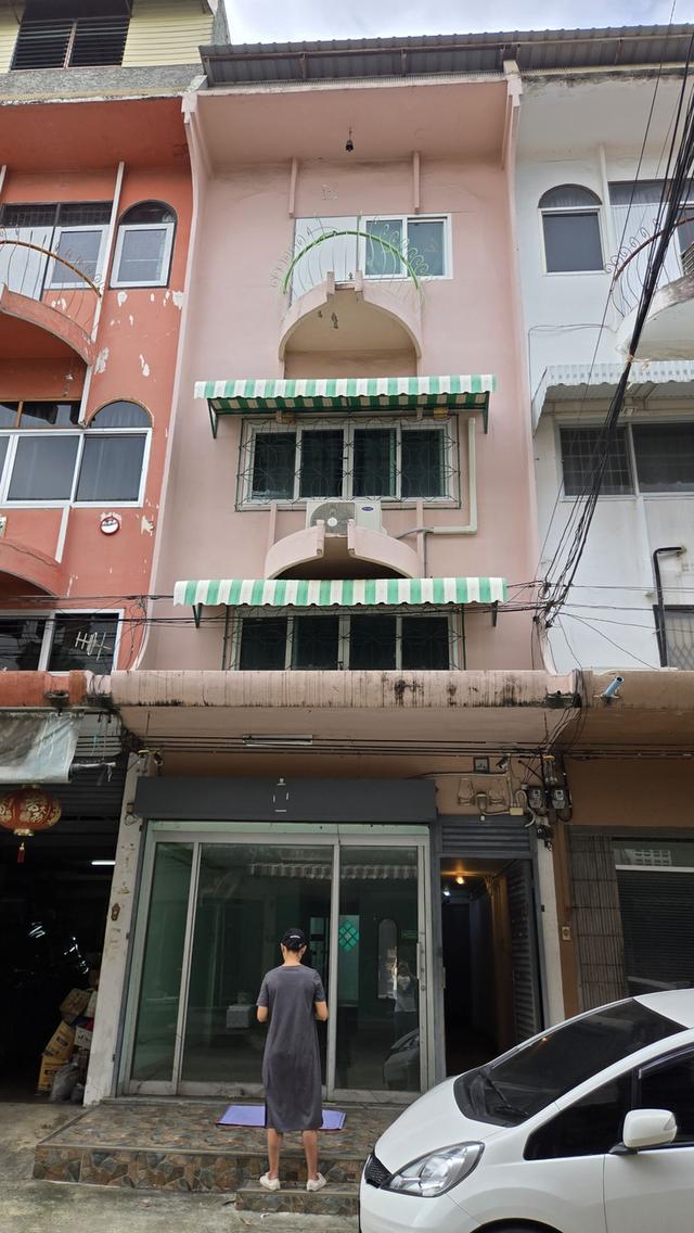 เจ้าของขายเอง - ให้เช่า 1ร้านค้า-ออฟฟิศ และชั้นบน มี2ห้องเช่า ห้องน้ำในตัวแต่ละชั้น + 1ห้องแม่บ้าน อยู่ต้นซอยนวมินทร์105 เช่าระยะยาวราคาพิเศษ 1