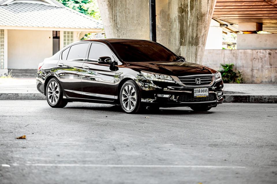 Honda Accord 2.0EL ปี 2013 สีดำ มือเดียวป้ายแดง