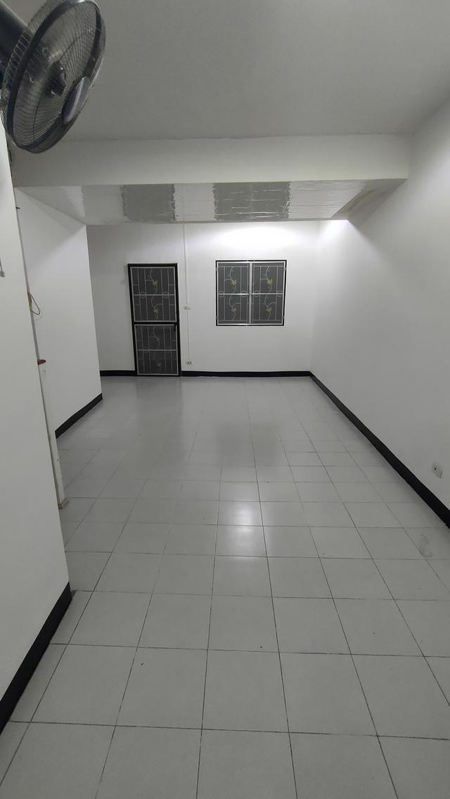 บ้านทาวเฮ้าส์  16ตรว.  ขายตามสภาพ เจ้าของขายเอง 1,490,000 บาท 2