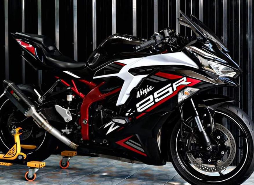 ขาย Kawasaki Ninja ZX-25R สีขาว