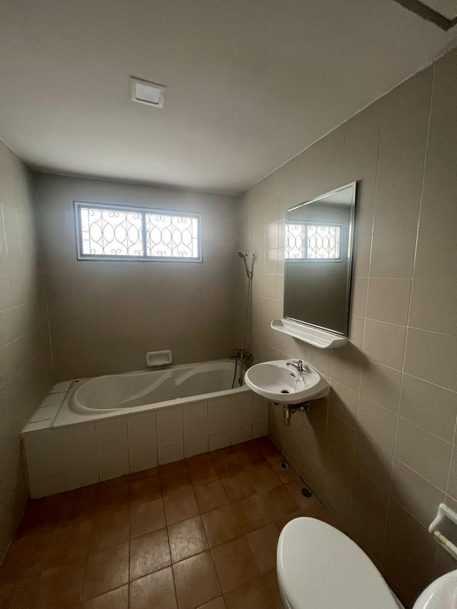 ขายบ้านเดี่ยว สูง 2 ชั้น เนื้อที่ 50 ตรว. หมู่บ้านประภาวรรณ์โฮม 2 ถนนสุวินทวงศ์ 28 12