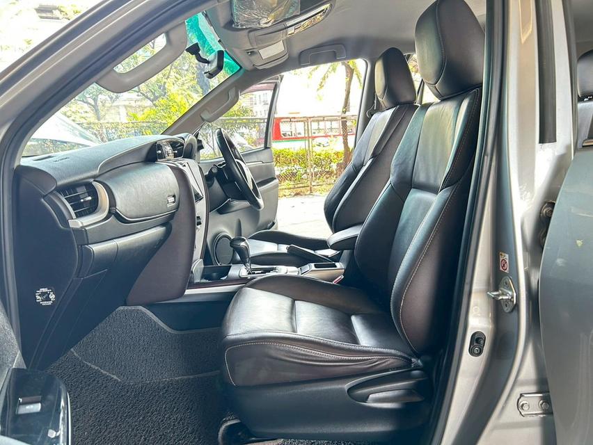 🔥ฟรีดาวน์ Fortuner รุ่นท๊อป 2.4 รถสวยมือเดียว Toyota Fortuner 2.4 V AT ปี 2016 รูปที่ 18