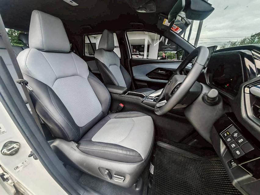 2025 TOYOTA YARIS CROSS HEV PREMIUM 12