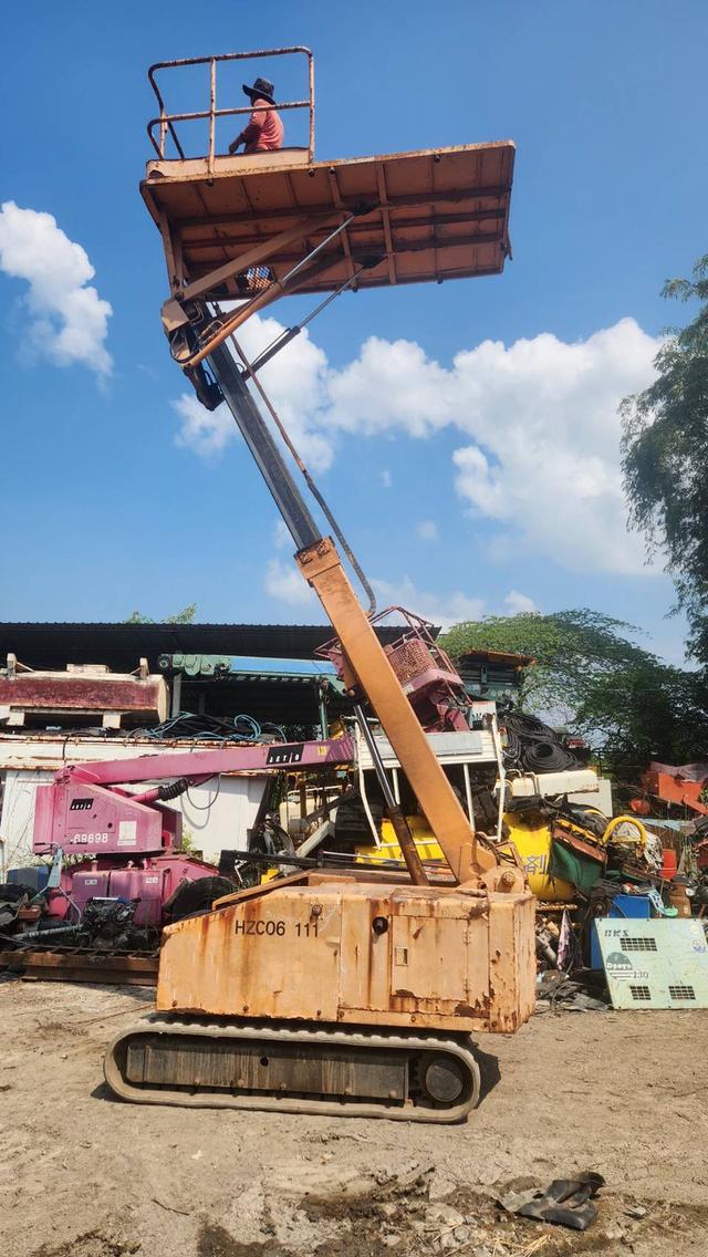ขาย รถกระเช้า บูมลิฟต์ แทรคตะขาบ บูมยื่นสูง 6 ม. เครื่อง isuzu ดีเซล 3 สูบ เก่านอกแท้ พร้อมใช้งาน 9