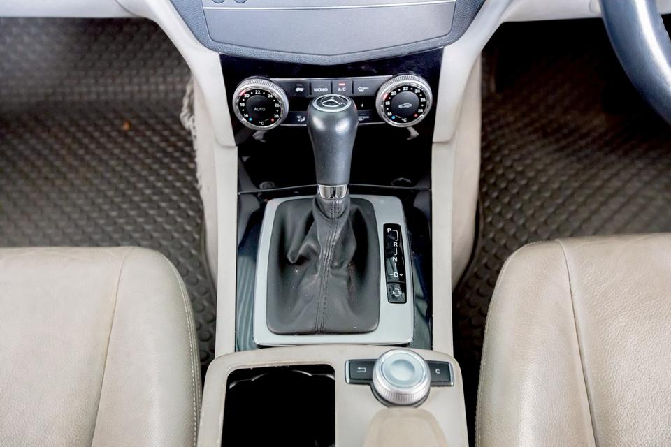 Benz C200 CGI BE ปี 2011 สีดำ มือเดียวป้ายแดง 17