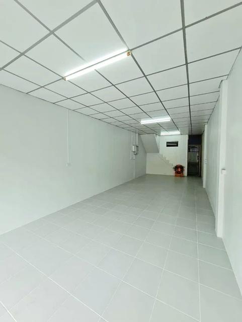 รพ.เซนต์หลุยส์ 2.6 กม. สาธุประดิษฐ์30-38 นานาชาติคิงส์คอลเลจ 1กม. อาคารพาณิชย์ 4ชั้น 320ตร.ม. บ้านเปล่า 6นอน เซ็นทรัล พร 2