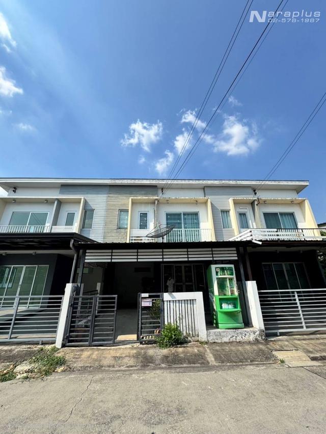 69030198 : ขายทาวน์เฮ้าส์ 2 ชั้น ขนาด 3 ห้องนอน บนที่ดิน 18.20 ตารางวา หมู่บ้าน เดอะคอนเนค ทางด่วนวัชรพล สายไหม บ้านสวย โครงการดี น่าอยู่ ในราคาคุ้มแส 1