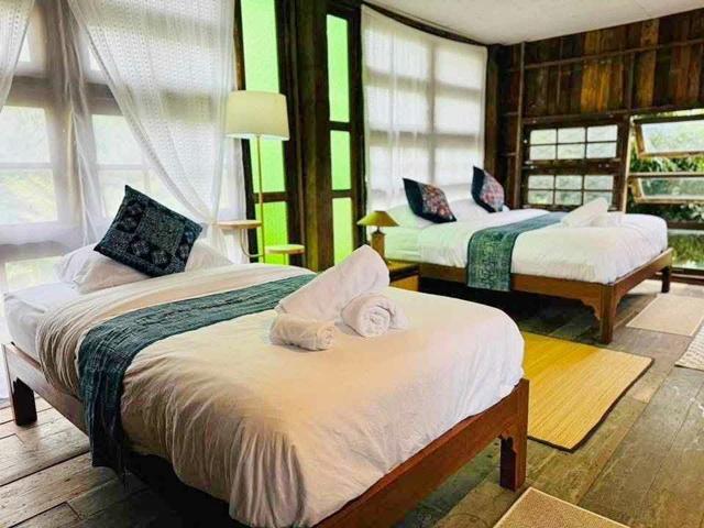 พืชสวนโลก 3.3 กม. AIR BNB ให้เช่าคาเฟ่อาคารโดดเด่น 455ตร.ม. 255ตร.วา. 6 นอน สนามบินเชียงใหม่5.16กม. 6 น้ำ ถ.รอบเมืองเชีย 3