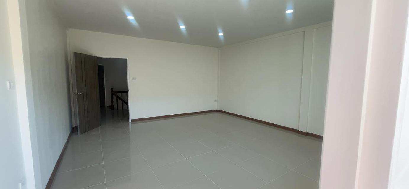 ขายทาวน์เฮ้าส์ 2 ชั้น รีโนเวทใหม่ ปากช่อง นครราชสีมา ใกล้ถนนมิตรภาพ