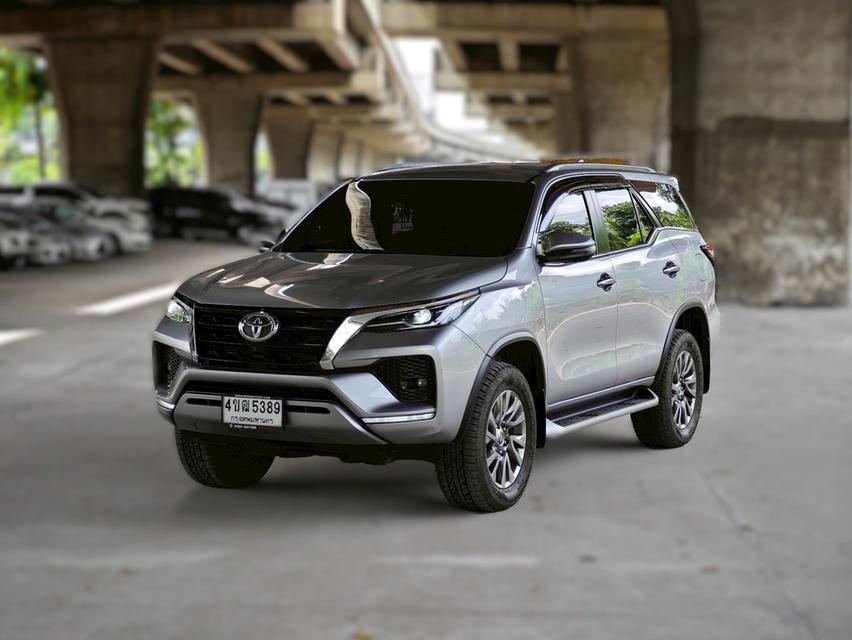 Toyota Fortuner 2.4 V ปี 2021 / 2023  1