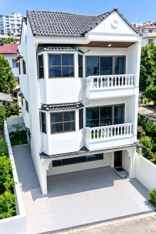รร.นนทบุรีคริสเตียนวิทยา 600 ม.25 ตร.ว.แยกอตก.300 ม.นนทบุรี ทาวน์เฮ้าส์ 3ชั้นหลังมุม 4นอน 3น้ำ 280ตร.ม.รีโนเวทใหม่ทั้งหล 2