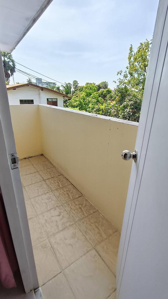 บ้านพร้อมที่ดินใจกลางบางแสน ขนาดเกือบไร่ 12