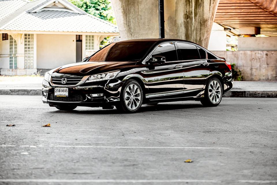 Honda Accord 2.0EL ปี 2013 สีดำ มือเดียวป้ายแดง 10