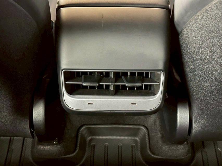 Tesla Model Y Long Range 2023 รถใหม่มากๆ เเถมเเต่งเพิ่มมาอีกเพียบ คุ้มมากๆ 12