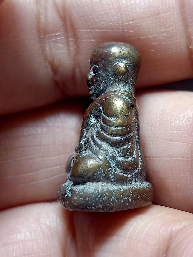 หลวงพ่อเงิน สอบถามได้ค่ะ 3