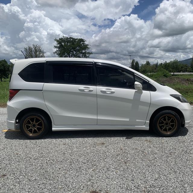 HONDA FREED 1.5 AUTO 8