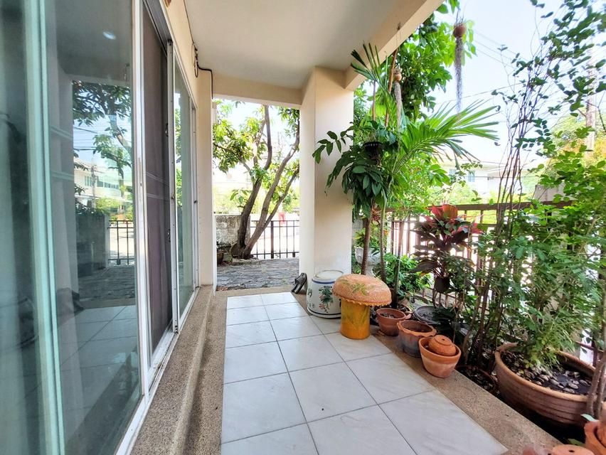 ธัญรดา วัชรพล เดินทางสบาย ใกล้รถไฟฟ้าสายสีเขียวและทางด่วนสุขาภิบาล 5 เข้าเมืองไว ดีลสุดคุ้ม 4.39 ลบ. ฟังก์ชันครบ 3 นอน 3 น้ำ จอดรถได้ 2 คัน 11