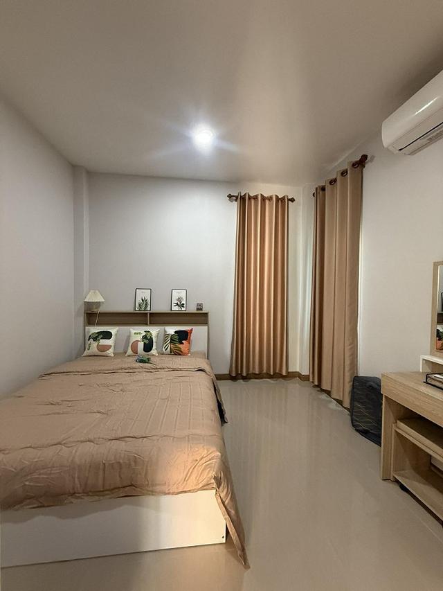 ขายบ้านเดี่ยวชั้นเดียวสร้างใหม่ พร้อมอยู่ ขนาด42ตรว เฟอร์นิเจอร์ครบ ใกล้ถนนมอเตอร์เวย์ชลบุรี-พัทยา บ้านบึง ชลบุรี. 9