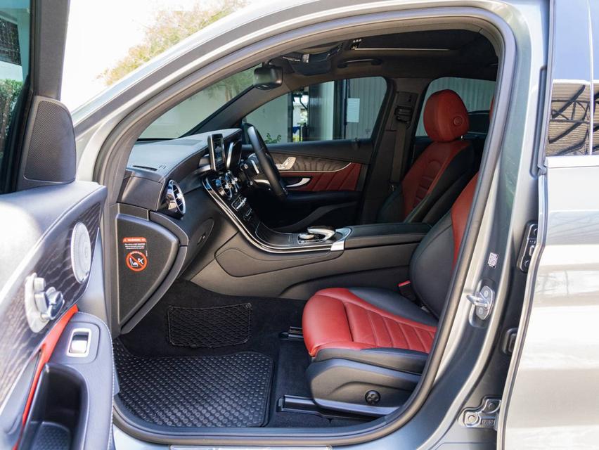 Mercedes-Benz GLC250 COUPE AMG PLUS 4MATIC (W253) ปี 2018 สีเทา รถบ้านเจ้าของเดียวยางใหม่ รูปที่ 14
