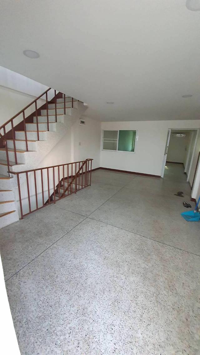 ขายอาคารพาณิชย์ติดถนนมิตรภาพ ตรงข้ามโรงแรมสีมาธานี 2ห้องคู่ ทะลุกัน 3ชั้นครึ่ง มีดาดฟ้า 40ตรว.ด้านหน้าที่จอดรถกว้าง 13