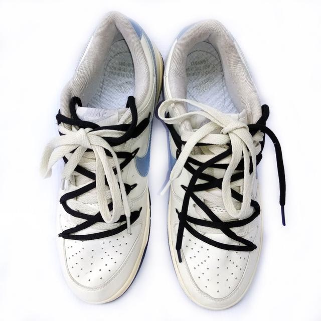 NIKE รองเท้าผ้าใบมือสอง สีขาว-ฟ้า เชือกสองสี สภาพเหมือนใหม่ จัดส่งฟรี!!! เก็บปลายทาง
