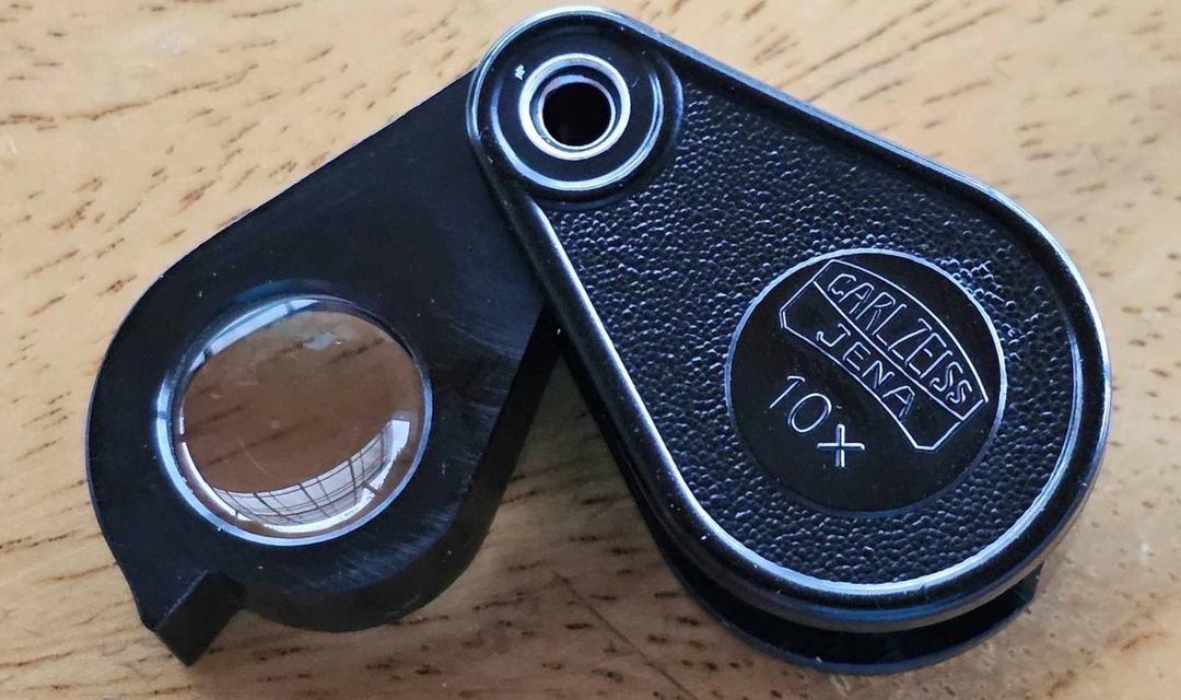 กล้อง Carl zeiss jena 10x ยุคปี 1960 สิงห์ดำโลโก้นูน สภาพสวยจัด เลนส์หินแร่ควอทยุคท้าย ๆ ของเหมือง Jena สภาพสวยกริ๊บเลย บานพับแน่น ไม่หลวมคลอน เลนส์ใส