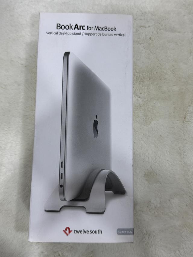 BookArc for MacBook vertical desktop stand 1