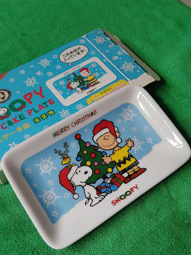 Snoopy Mini Cake Plate ลายคริสต์มาสจากแคมเปญฉลองครบรอบ 60 ปี PEANUTS ร่วมกับ Suntory Boss Coffee ประเทศญี่ปุ่น