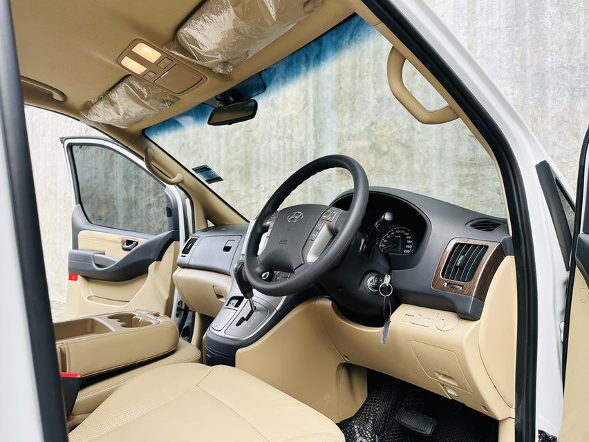 2022 Hyundai H-1 Elite NS (11ที่นั่ง) 90,000 km. โทร.0922639576 เอ๋  11