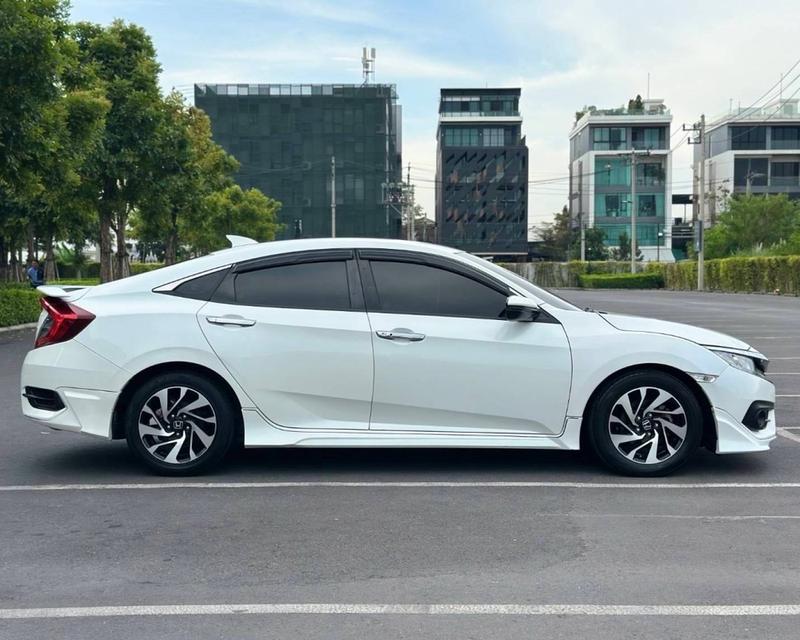 Honda Civic FC 1.8 EL เกียร์ Auto สีขาว ปี2018 รหัส QT7560 9