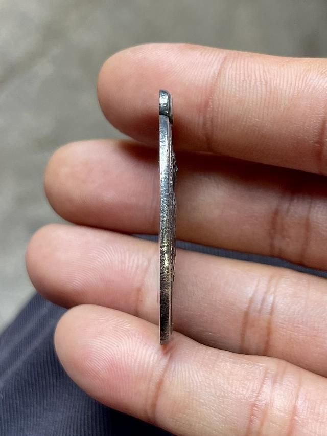 เหรียญหลวงพ่อคูณ รุ่นสร้างบารมี ปี19 เนื้อเงิน ไม่ตัดปีก