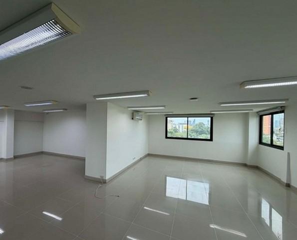 ให้เช่าสำนักงาน 5 ชั้น 500 ตร.ม. ซอยพัฒนาการ 31 พร้อมลิฟท์ มีคลังและจุด load ของ 5