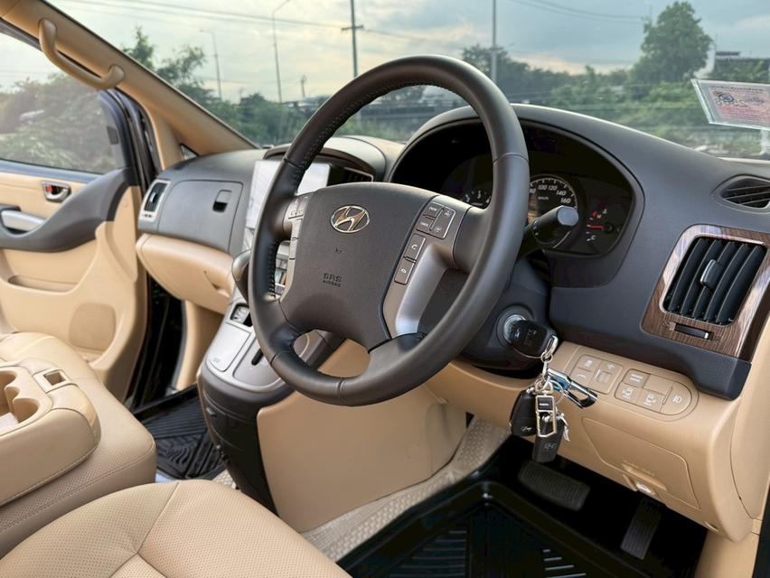 HYUNDAI H-1 2.5DELUXE AT ปี 2021 สีดำ 9