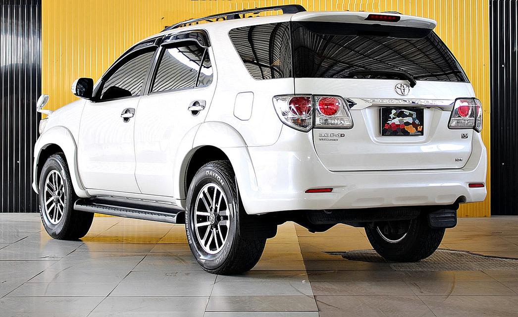 2014 Toyota Fortuner 3.0 V VN Turbo 2WD สีขาว เกียร์อัตโนมัติ 5 Speed สวยมาก ราคาคุยได้ รูปที่ 6