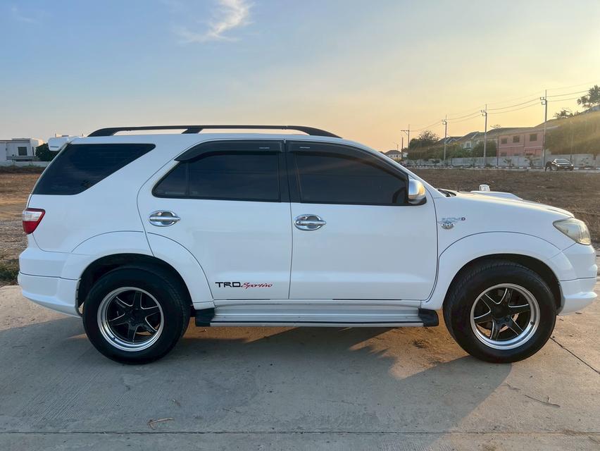 Toyota Fortuner 3.0 4WD TRD Sportivo ปี 2009 สีขาว เกียร์ออโต้ รูปที่ 4
