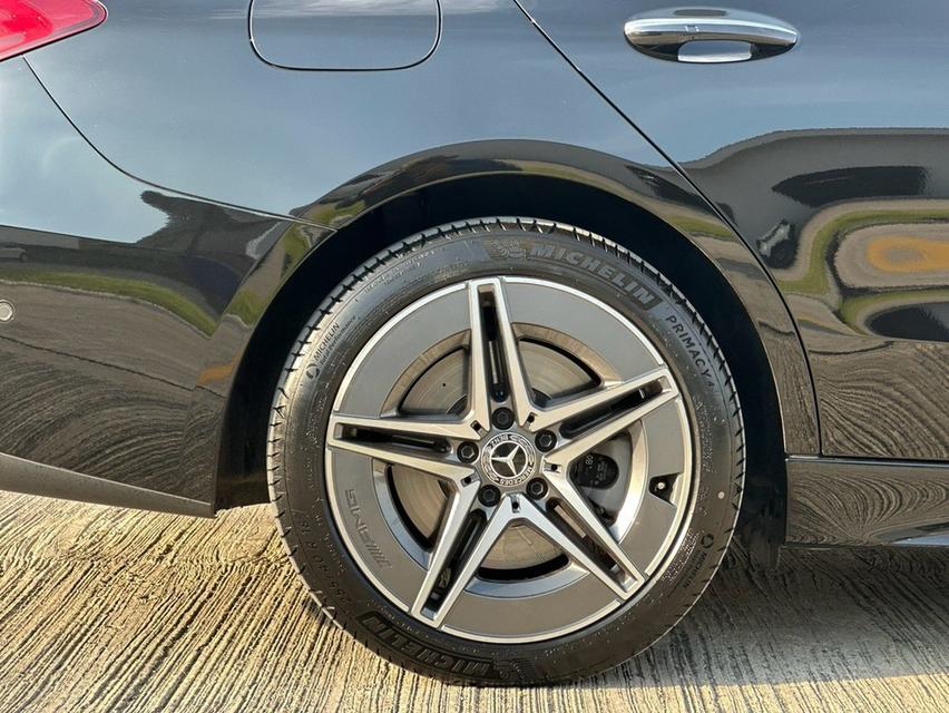 Mercedes Benz C350e AMG W206 ดำ เบาะแดง 2022 จด 2024