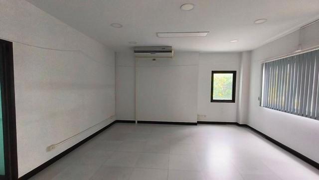 ให้เช่าสำนักงาน 1250 ตรม. ถนนวิภาวดี-รังสิต ลำลูกกา ปทุมธานี ใกล้เซียร์รังสิต 3