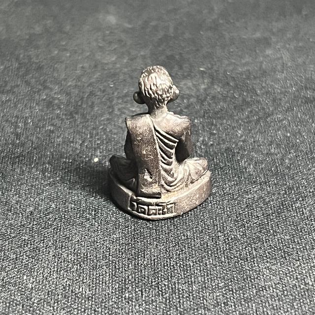 รูปหล่อหลวงพ่อรวย