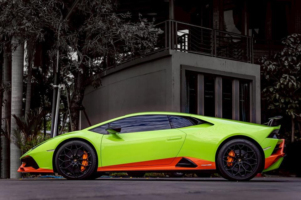 Lamborghini Huracán EVO AWD MY2021📆 ปีผลิต 2020 | 📍ราคาเพียง 19,900,000 บาทRenazzo Warranty ถึงวันที่ 01/02/2026 16