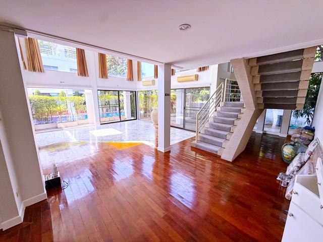 ซอยเสรีไทย 51-61 4นอน ให้เช่าคฤหาสน์ Pool Villa 3ชั้น 200ตารางวา Chocolate Ville 2.1 กม. 1,200ตรม. 3น้ำ มีอ่างน้ำวน สนาม 2