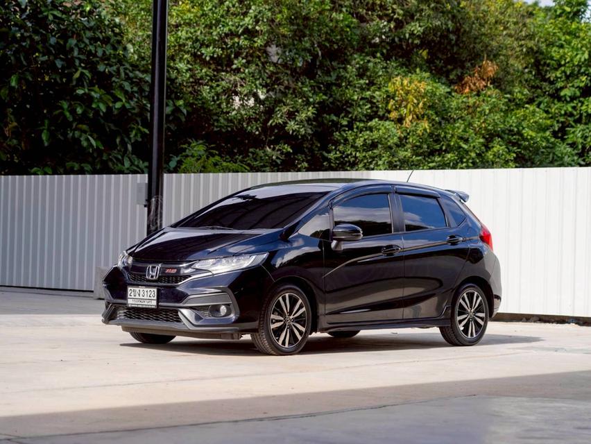 Honda Jazz 1.5RS ปีจด 2019 เข้าศูนย์ทุกระยะ