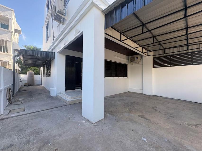 บ้านหรู 3 ชั้น ใจกลาง “สี่แยกเหม่งจ๋าย”พร้อมอยู่  อยู่สบายแบบบ้านเดี่ยวในเมือง ทำเล Prime Zone 11