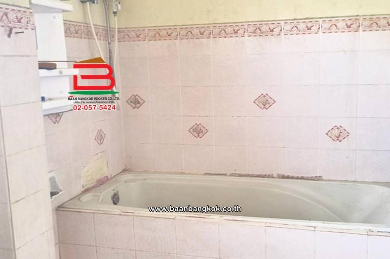 บ้านเดี่ยว 2 ชั้น เนื้อที่ 99 ตร.ว. ซอยรังสิต-นครนายก 26 ใกล้ฟิวเจอร์พาร์ครังสิต ถนนรังสิต-นครนายก ตำบลประชาธิปัตย์ อำเภอธัญบุรี ปทุมธานี 12