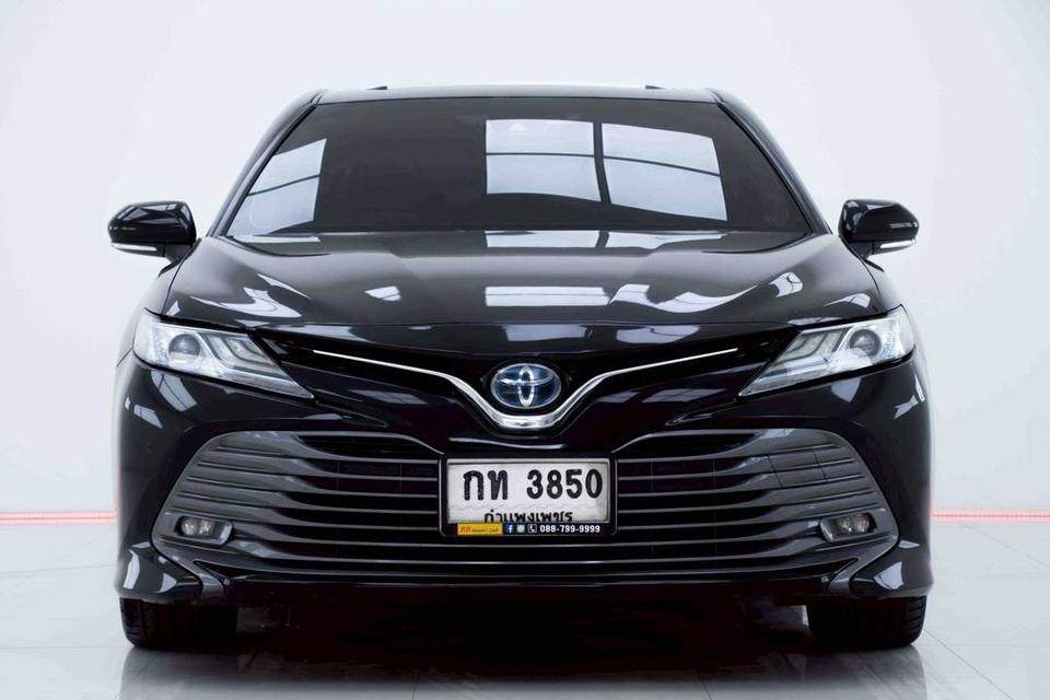 TOYOTA CAMRY 2.5 HV PREMIUM AT 2019สีดำล้อดำ ทรงหล่อ ไมล์ 229,000 มือเดียว รูปย่อยที่ 2